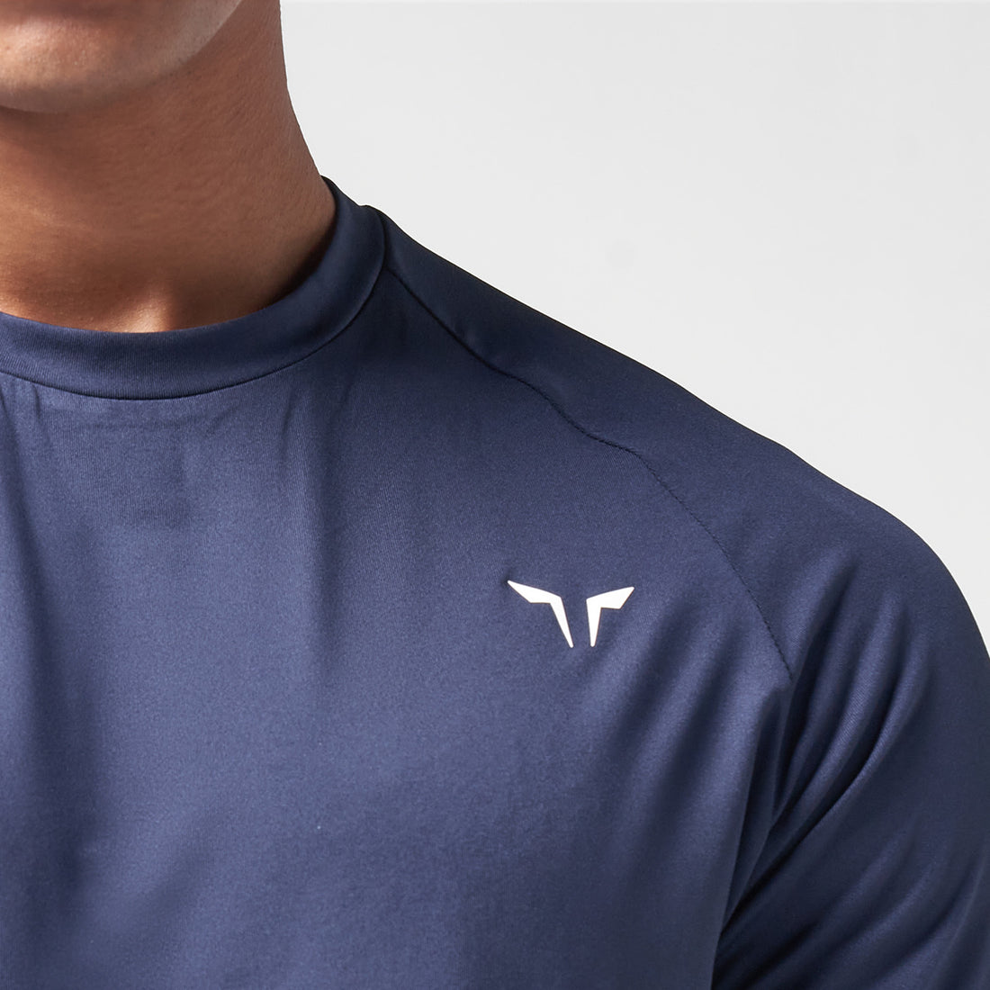 ESSENTIAL ULTRALIGHT FULL SLEEVES TEE - NAVY